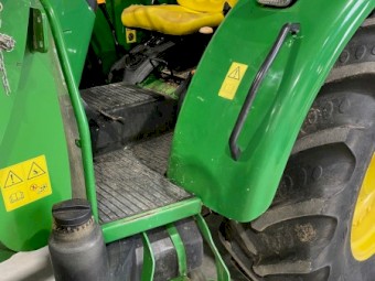John Deere 5075e FEL