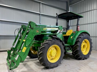 John Deere 5075e FEL