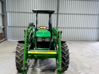 John Deere 5075e FEL