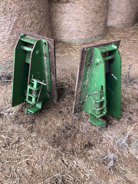 John Deere 640 Front End Loader Quick Hitch Attachment