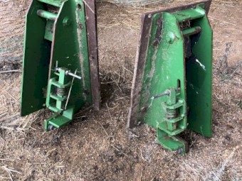 John Deere 640 Front End Loader Quick Hitch Attachment