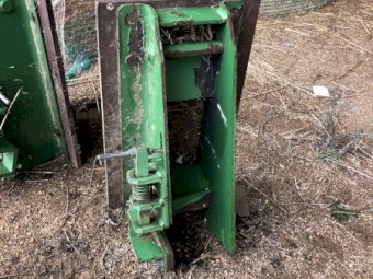 John Deere 640 Front End Loader Quick Hitch Attachment