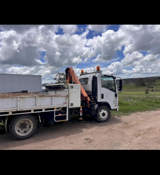 Isuzu NQR498A crane & Tipper ( Low KM)