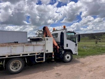 Isuzu NQR498A crane & Tipper ( Low KM)