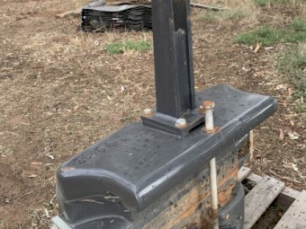 Claas 600kg front counterweight 