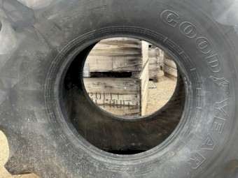 Goodyear radial  900/65R32 