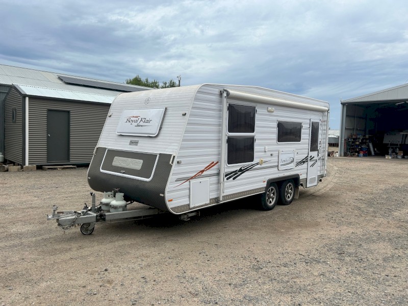 Royal Flair Caravan 2011