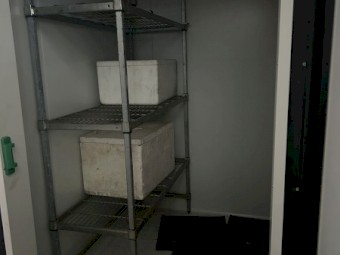 Coolroom with freezing capabilities 