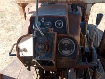 International 766 front end loader tractor 