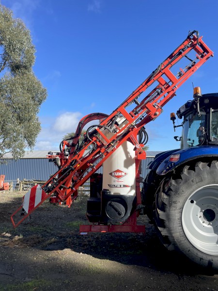 Kuhn Deltis 2 linkage sprayer 