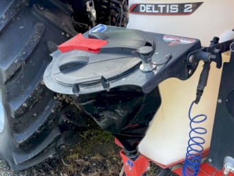Kuhn Deltis 2 linkage sprayer 