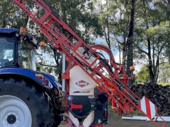Kuhn Deltis 2 linkage sprayer 