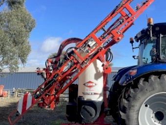 Kuhn Deltis 2 linkage sprayer 
