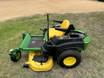 John Deere zero turn - model Z425