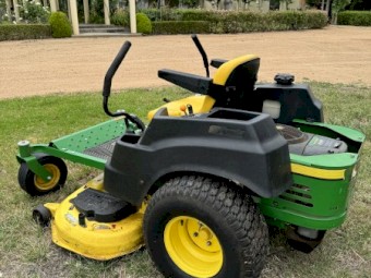 John Deere zero turn - model Z425