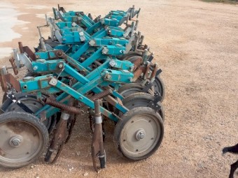 Knuckey press wheels