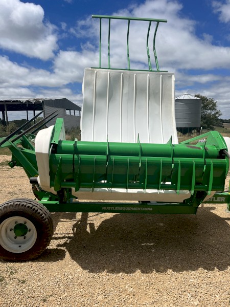 2019 Hustler Rolls and Large Squares Feeder