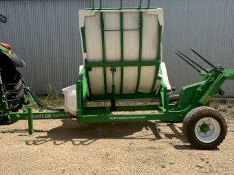 2019 Hustler Rolls and Large Squares Feeder