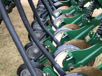 Austil disc seeder with Flexicoil 1330 Air Cart