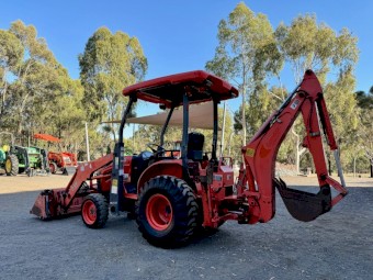 Kubota B26 Tractor / Loader / Backhoe