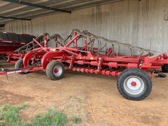 12m Horsch Sprinter and 3 bin cart