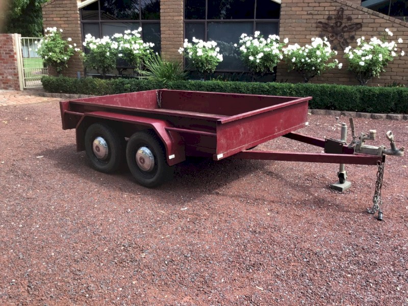 Registered tandem 4 wheel trailer 