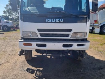 2004 Isuzu Cab Chassis