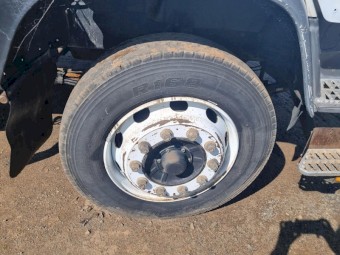 2004 Isuzu Cab Chassis