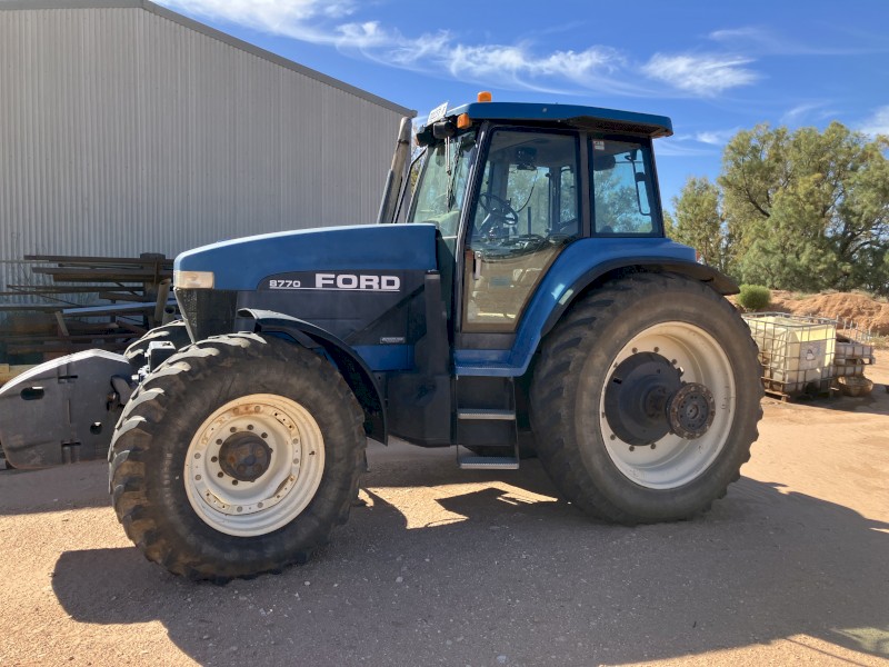 Wrecking Ford Genesis 8770 Tractor