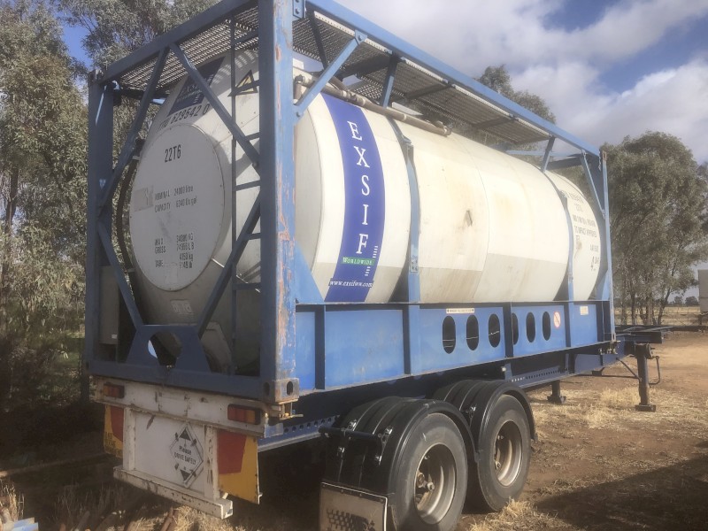 Stainless Steel Tank On Trailer