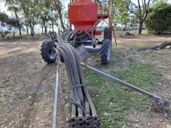Horwood Bagshaw 4 wheel tow behind airseeder cart