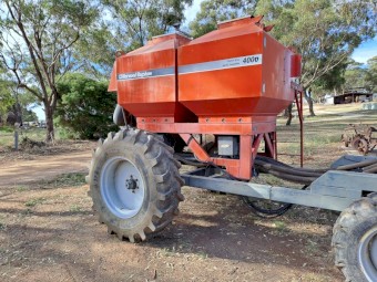 Horwood Bagshaw 4 wheel tow behind airseeder cart