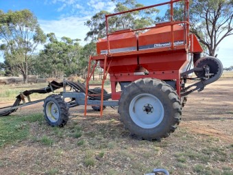 Horwood Bagshaw 4 wheel tow behind airseeder cart