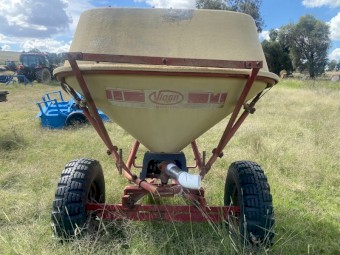 Vicon Trailing Spreader
