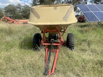 Vicon Trailing Spreader