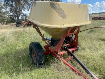 Vicon Trailing Spreader