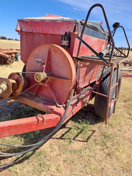 Air Seeder with 7 x 1.6m Agmaster harrows