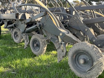 2010 Flexicoil PD5700-50 double shoot paralink seeder and 2850 variable rate cart