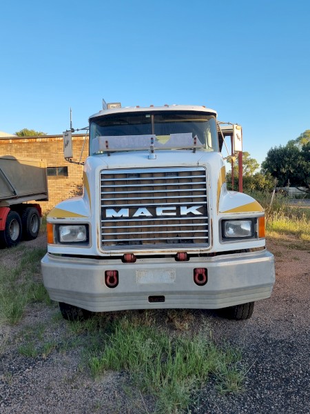 Mack CHR Bogie Tipper 400VMAC