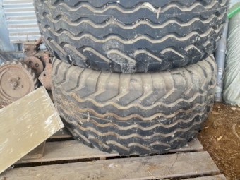 John Deere 960 Baler Axle, Rims and Tyres