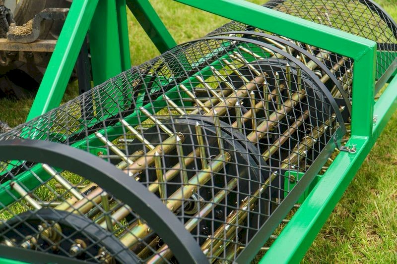 AERATOR  LAWN CARE MADE EASY .