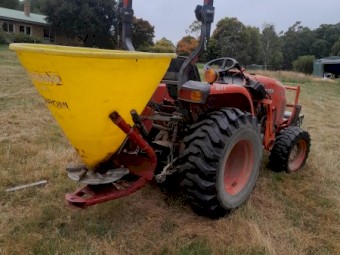 Cosmo  fertilizer/ seed spreader