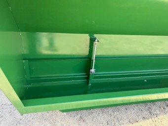 Grain feeders Hansen Engineering  brand new 3.0 cubic metre/ 2.4 ton lick type on skids