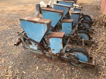 4 row Seeder