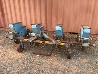 4 row Seeder