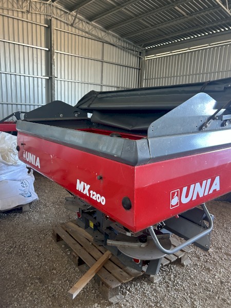 Unia 1200 Fertiliser Spreader