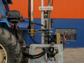 ELGRA HYDRAULIC PERCUSSION POST DRIVE WITH SIDE SHIFT SET UP 