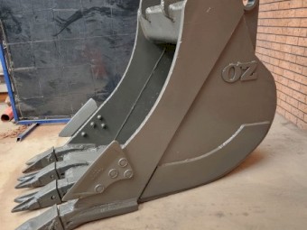 Excavator Bucket. OZ 1000mm GP bucket with 90mm pins. Near new. Suit 30-35T.