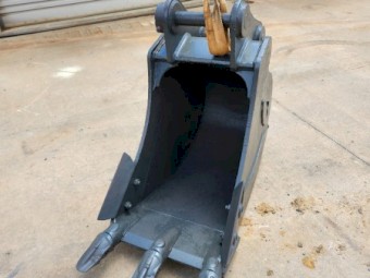 Excavator Bucket. 600mm Salmon GP. 60mm pins @ 360 Centres. Great Condition.