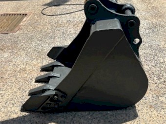 Excavator Bucket. 800mm GP Bucket. 50mm pins @ 300 centres. Suit 8-10 Tonner.